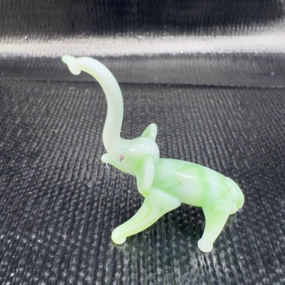 Vintage Venetian Blown Glass Elephant Figurine Slag Green Swirl Figure Murano - Picture 6 of 8